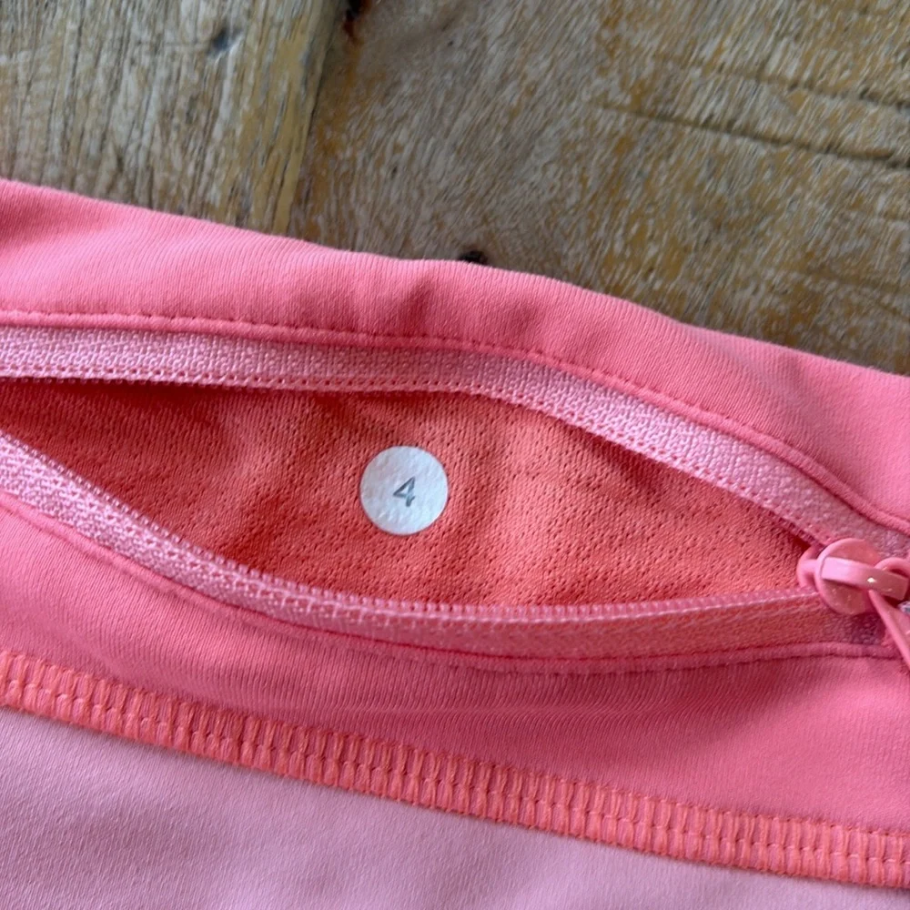 Lululemon Women's Striped Shorts size 4 - Picture 5 of 9